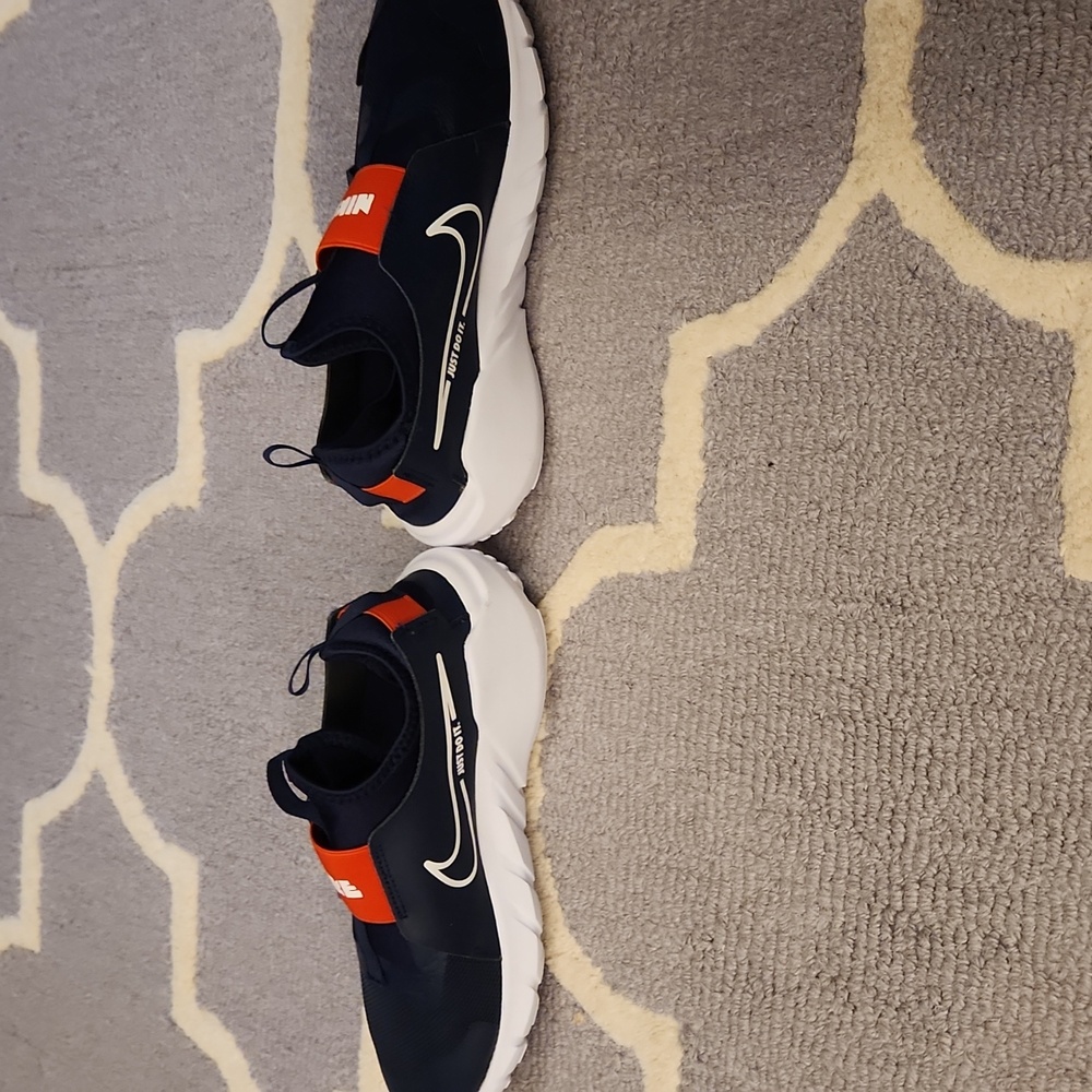 Nike sneakers Size 7 Y